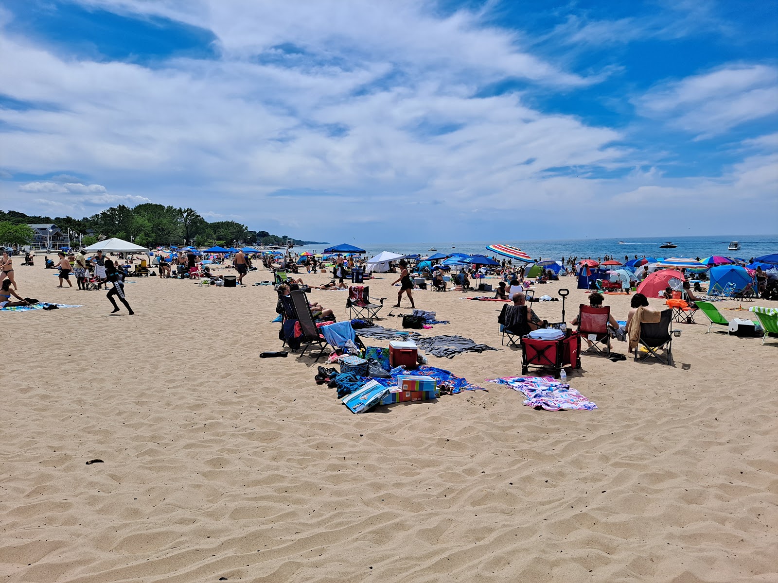 Fotografie cu Silver Beach - locul popular printre cunoscătorii de relaxare