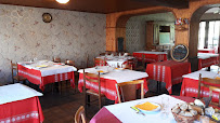 Atmosphère du Restaurant La Jonchère à Limons - n°3