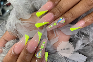 Maxi nails