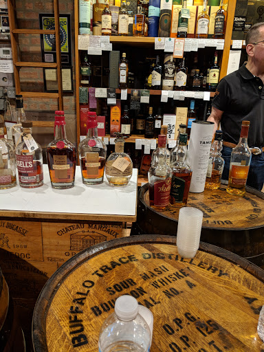 Liquor Store «Warehouse Liquors», reviews and photos, 634 S Wabash Ave, Chicago, IL 60605, USA