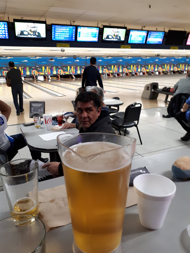 Bowling Alley «Brunswick Zone Glendale Heights», reviews and photos, 558 North Ave, Glendale Heights, IL 60139, USA