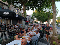 Atmosphère du Café LES PLATANES EN BRULHOIS à Caudecoste - n°9
