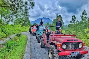 Jeep Jurang Jero image