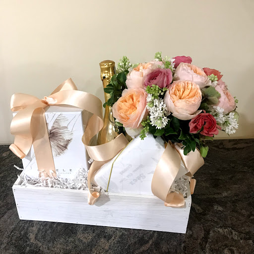 Florist «Fleur De Lis Florists», reviews and photos, 6588 Quinton Ln, Tujunga, CA 91042, USA