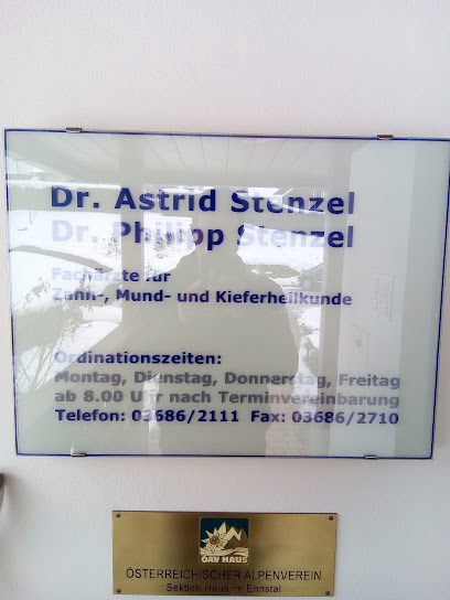 Dr. Astrid Stenzel