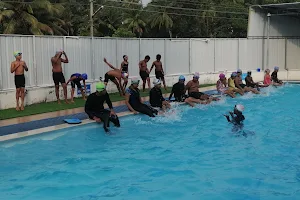 MUNNA'S School of Swimming image