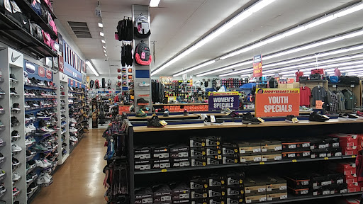 Sporting Goods Store «Big 5 Sporting Goods - Capistrano Beach», reviews and photos, 34101 Doheny Park Rd, Capistrano Beach, CA 92624, USA