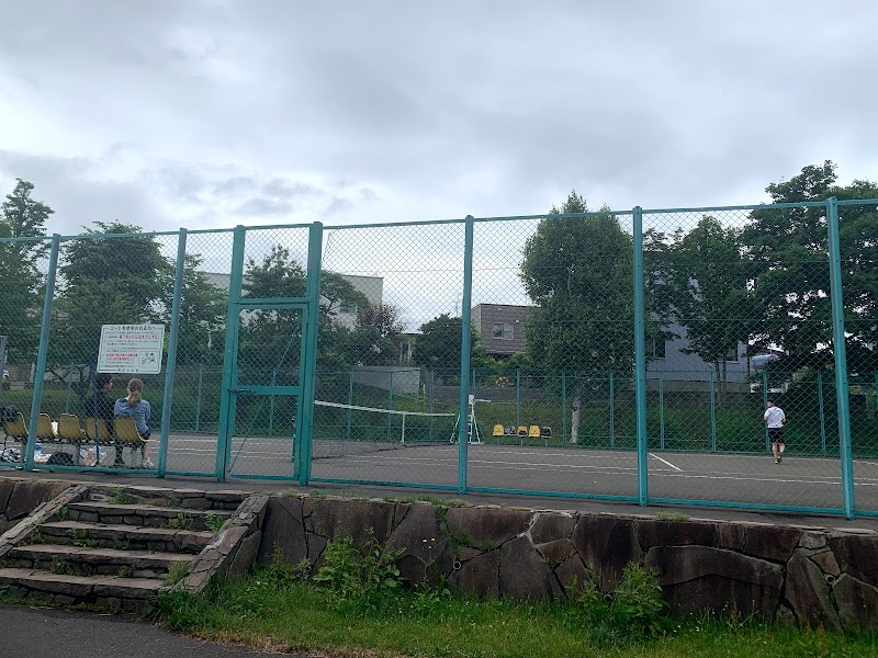 西野緑道 テニスコート
