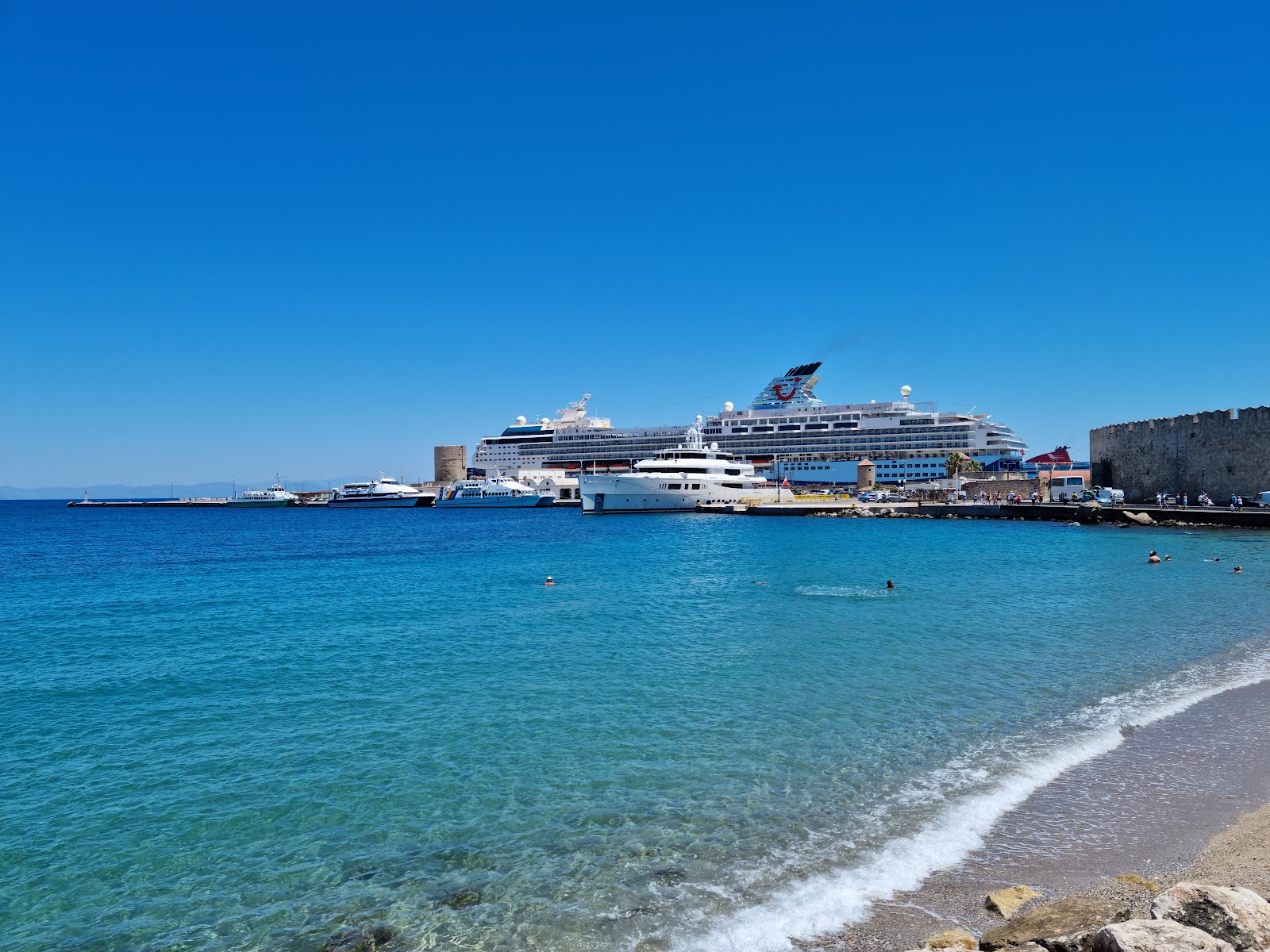 Sachtouri Beach'in fotoğrafı ve yerleşim