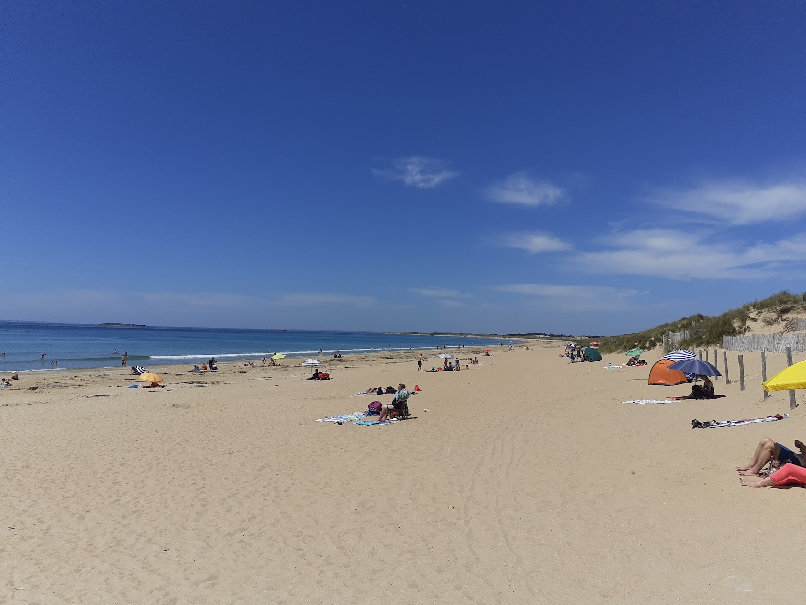Foto de Beach of Sainte-Barbe con recta y larga