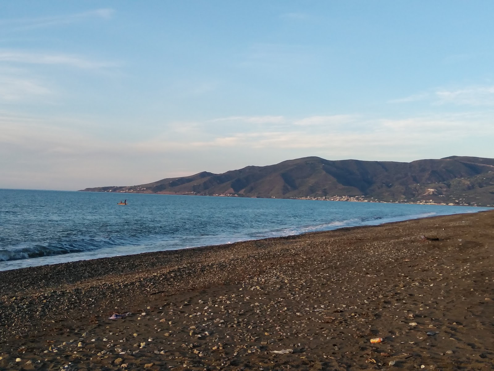 Foto von Playa del Suani mit langer gerader strand