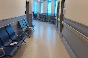 Al Emadi Hospital Clinics - North image