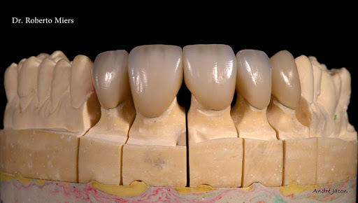 Logo da empresa - Laboratório ir prótese dentaria/Inácio protético