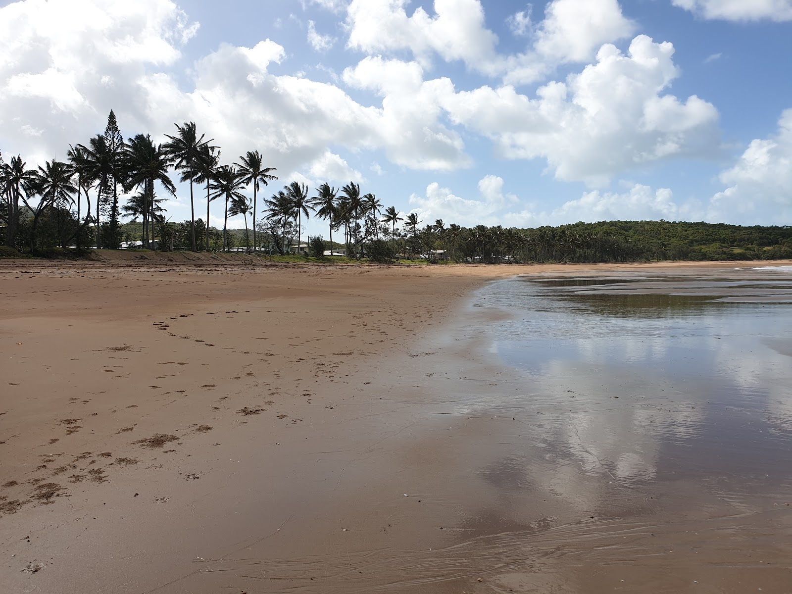 Foto von Grasstree Beach mit beiger sand Oberfläche
