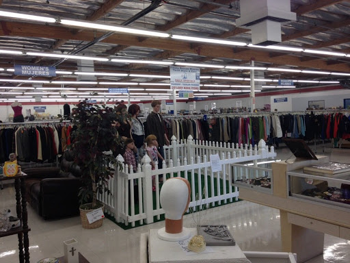 Thrift Store «Fresno Rescue Mission Super», reviews and photos, 181 E Sierra Ave, Fresno, CA 93710, USA