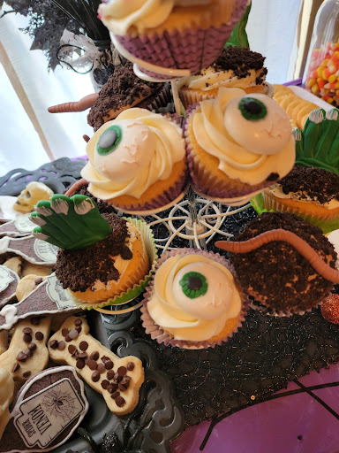 Dena's Sweetly Unique Cakes / Dena Reed