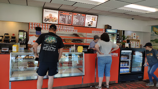 Donut Shop «Donutland», reviews and photos, 4307 Center Point Rd NE, Cedar Rapids, IA 52402, USA