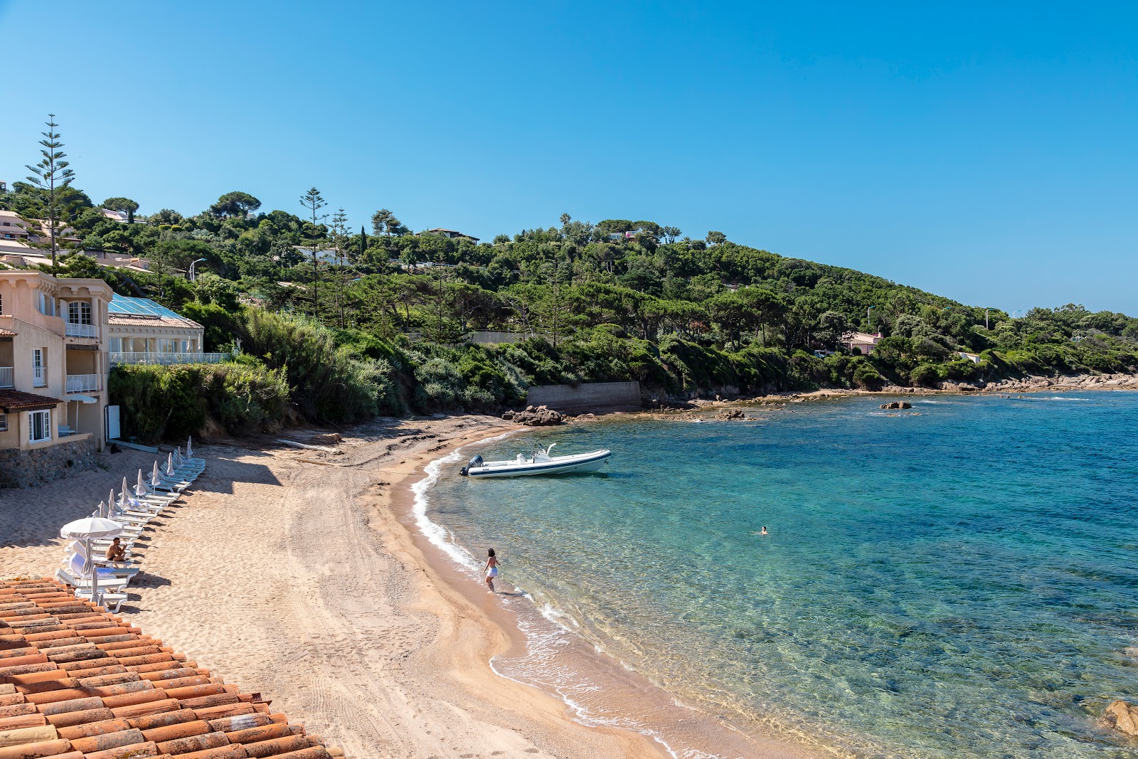 Foto de Plage de la Crique Porticcio com água cristalina superfície