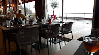 Atmosphère du Restaurant français Restaurant R Du Lac à Bourdeau - n°12