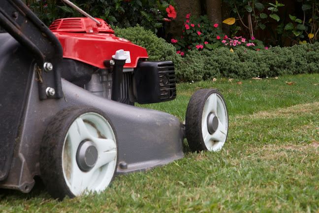 Reviews of Select Lawn Mowing Papamoa in Papamoa - Landscaper