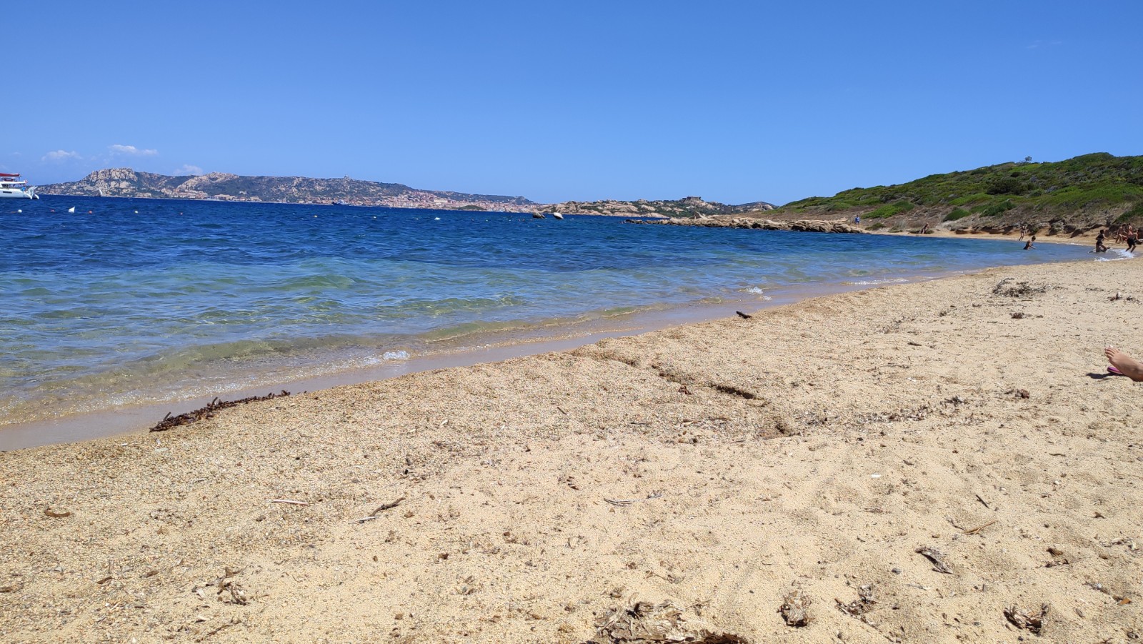 Spiaggia di Punta Nera'in fotoğrafı hafif ince çakıl taş yüzey ile