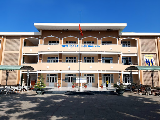 Trường THPT Nguyễn Du