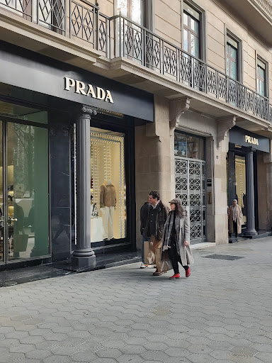 PRADA Paseo de Gracia - Pg. de Gràcia, 88, 08008 Barcelona, España