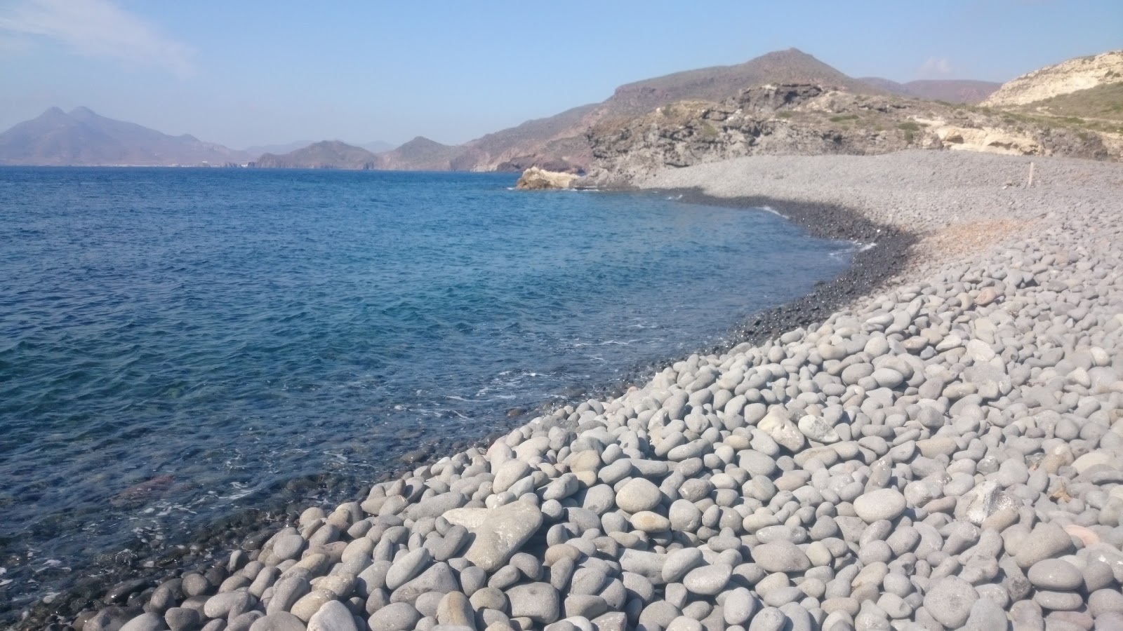 Foto de Cala del Carnaje - lugar popular entre os apreciadores de relaxamento
