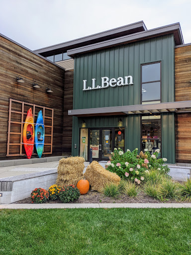 Shopping Mall «Hilldale Shopping Center», reviews and photos, 726 N Midvale Blvd, Madison, WI 53705, USA