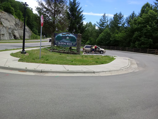 Outlet Store «Tanger Outlet Blowing Rock», reviews and photos, 278 Shoppes on the Parkway Rd, Blowing Rock, NC 28605, USA