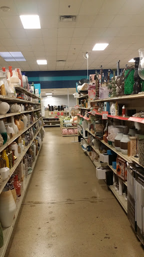 Home Goods Store «At Home», reviews and photos, 1325 N Meacham Rd, Schaumburg, IL 60173, USA