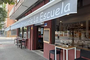 Bar Restaurante La Escuela image