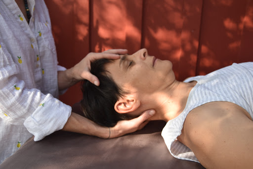 Flowing Still - CranioSacral Therapy & Somatic Experiencing with Emma Julaud