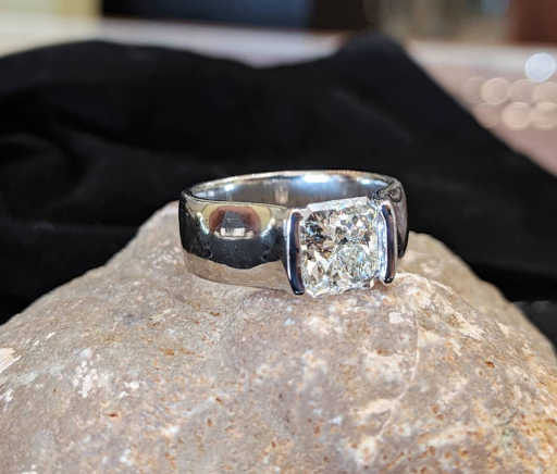 Jeweler «Yarnal Jewelers», reviews and photos, 4029 E Castro Valley Blvd, Castro Valley, CA 94552, USA