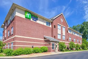 Holiday Inn Express & Suites Southfield - Detroit, an IHG Hotel image