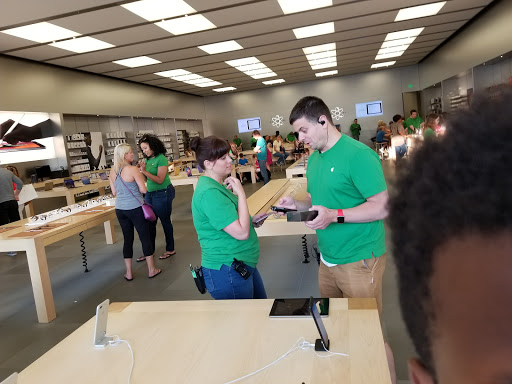 Computer Store «Apple Easton Town Center», reviews and photos, 4210 The Strand, Columbus, OH 43219, USA