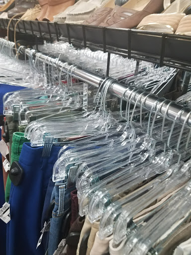 Used Clothing Store «Clothes Mentor», reviews and photos, 564 Howe Ave, Cuyahoga Falls, OH 44221, USA