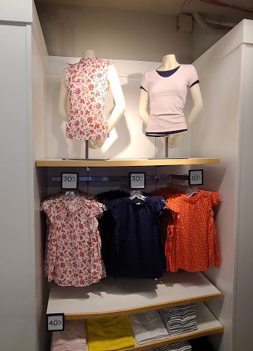 Clothing Store «Gap Outlet», reviews and photos, 423 86th St, Brooklyn, NY 11209, USA