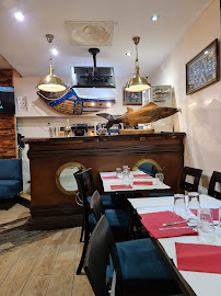 Atmosphère du Restaurant de poisson LA MARINA à Clichy - n°1