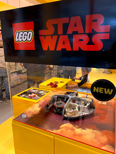 Toy Store «The LEGO Store», reviews and photos, 5 Woodfield Mall, Schaumburg, IL 60173, USA