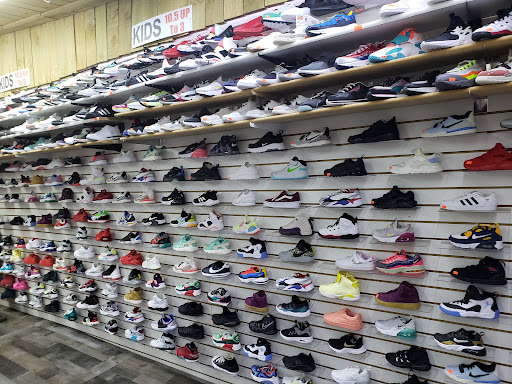 Shoe Store «Outlet Shoes & Rugs», reviews and photos, 221 E Ledbetter Dr, Dallas, TX 75216, USA