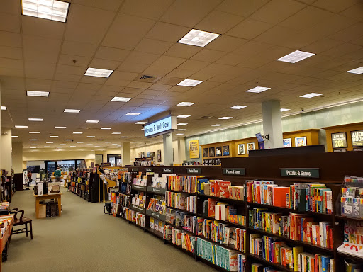 Book Store «Barnes & Noble», reviews and photos, 112 Eisenhower Pkwy, Livingston, NJ 07039, USA