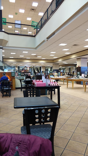 Book Store «Barnes and Noble», reviews and photos, 2500 N Mayfair Rd, Milwaukee, WI 53226, USA