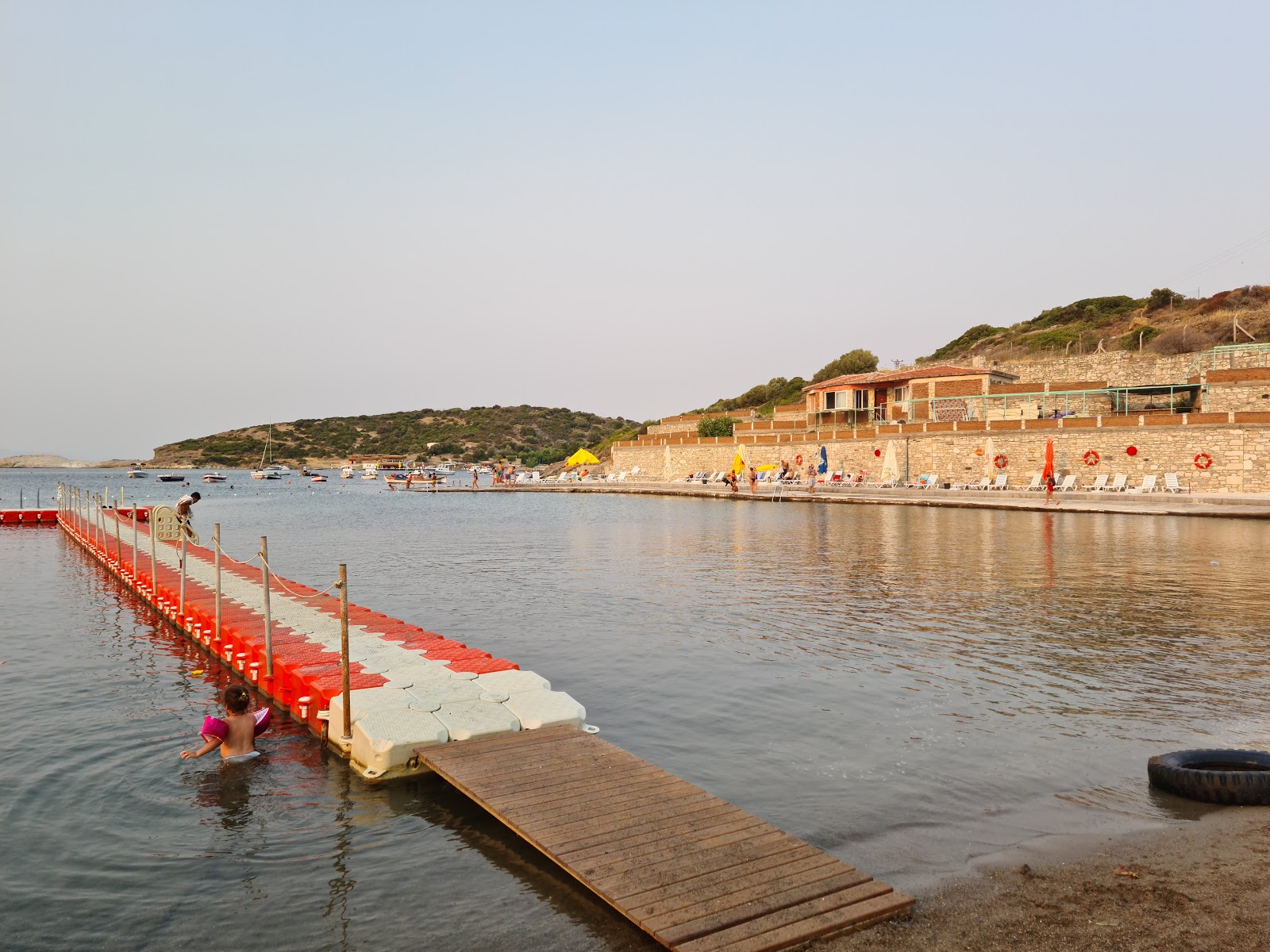 Fotaş Tatil Köyü'in fotoğrafı uçurumlarla desteklenmiş