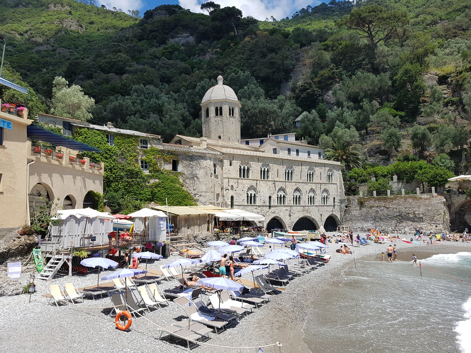 Spiaggia San Fruttuoso'in fotoğrafı çok temiz temizlik seviyesi ile