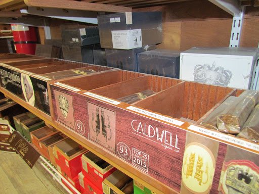 Tobacco Shop «Tobacco Town», reviews and photos, 17108 Fort St, Riverview, MI 48193, USA