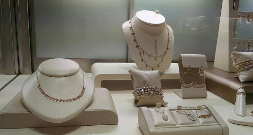 Jewelry Store «Borsheims Fine Jewelry», reviews and photos, 120 Regency Pkwy, Omaha, NE 68114, USA