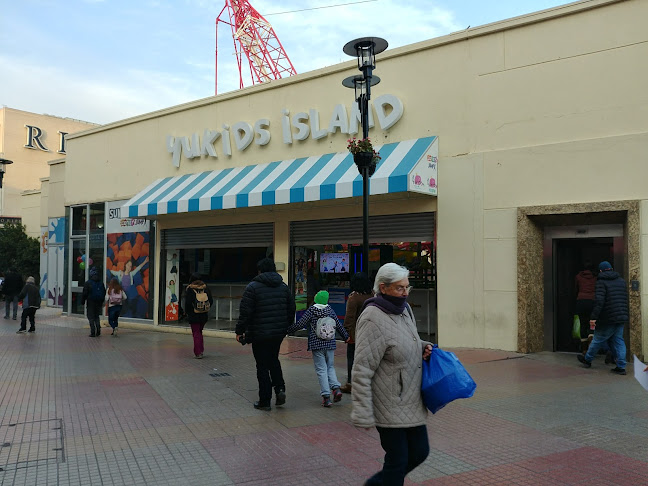Yukids Island Mall Plaza Vespucio