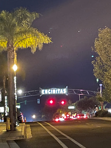 Shopping Mall «Moonlight Plaza Shopping Center», reviews and photos, 315 S Coast Hwy 101, Encinitas, CA 92024, USA