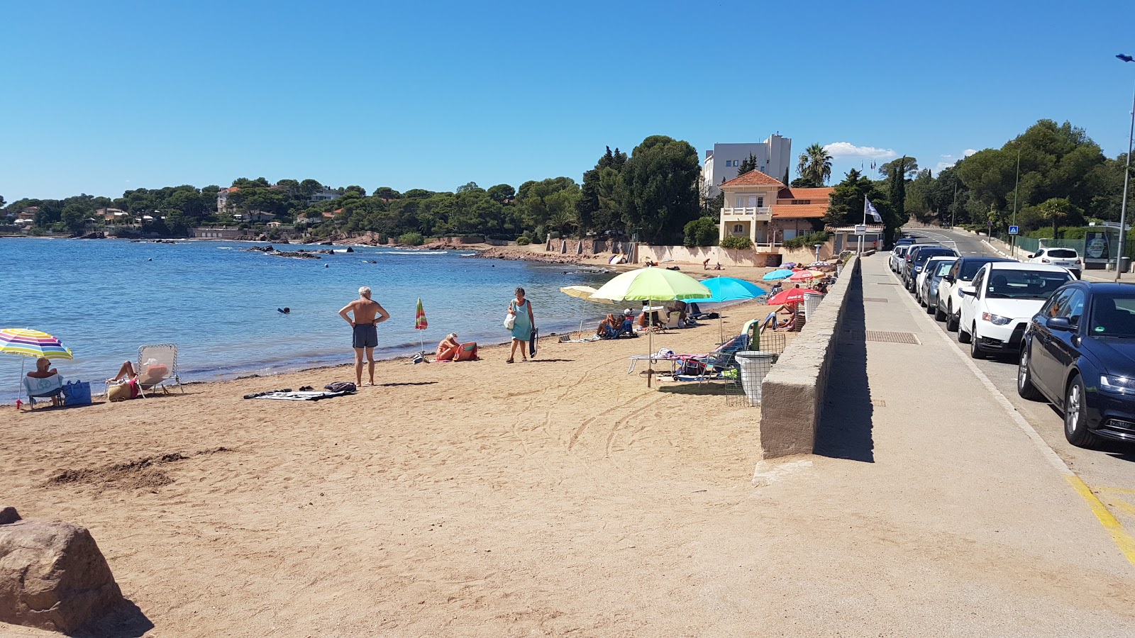 Foto de Plage de la Peguiere com pequena baía